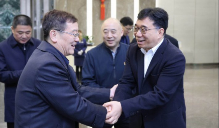 中央统战部副部长，全国工商联党组书记、常务副主席徐乐江